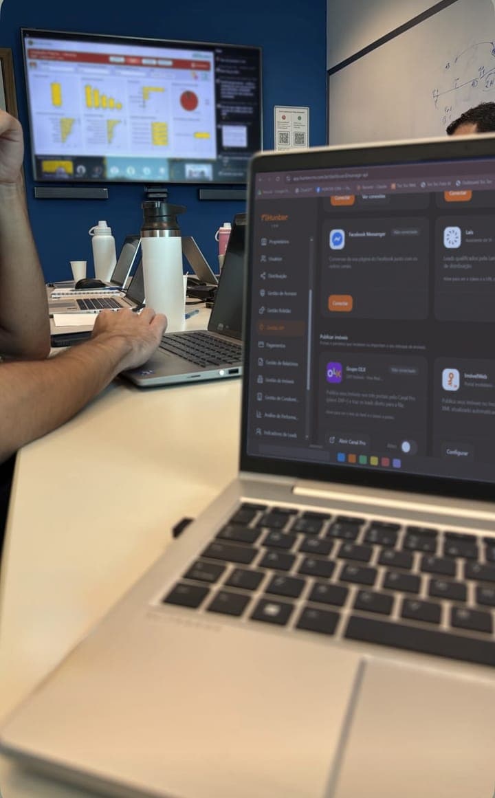 Mesa de trabalho de cliente com o Hunter aberto na tela
